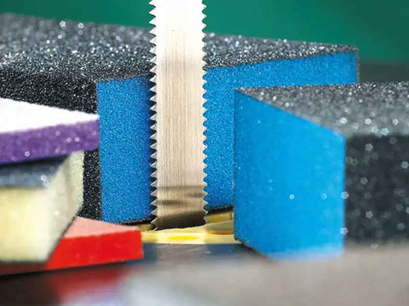 Foam cutting blade