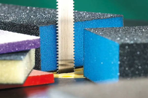 Foam cutting blade